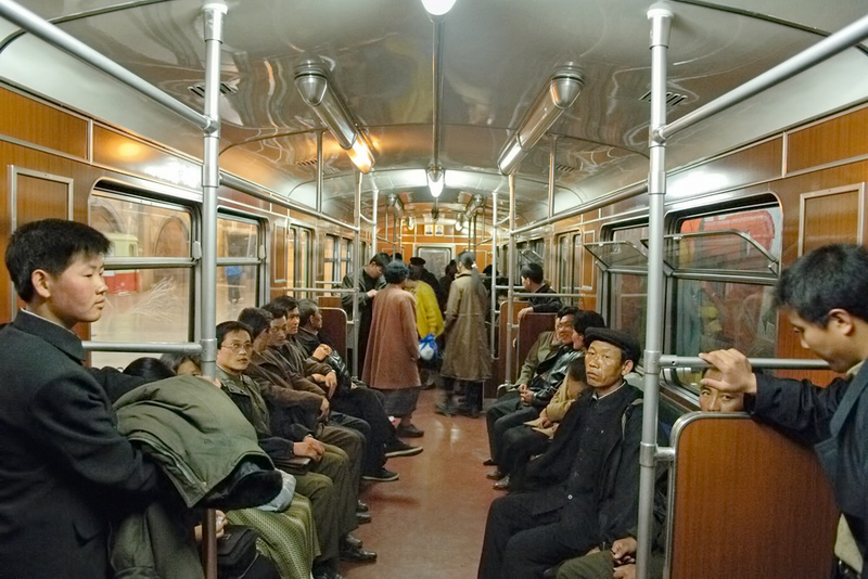 Illustration for article titled Gripping Photos Capture the Mirror Worlds of North and South Korea